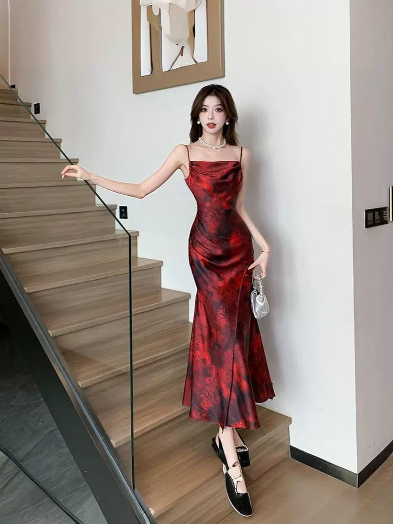 Elegant and Elegant Sister, Fragrant and Sensational Red Sling Dress, Sleeveless, Square neck